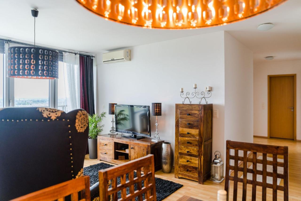 Comfy Condo On The 20Th Floor & Free Parking Bratislava Exterior photo